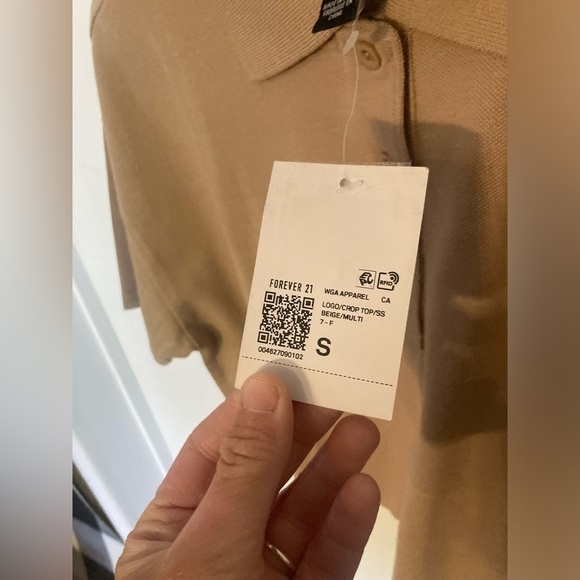 4/$25 Airwalk crop top in size small in a brown/tan color. NWT & never worn - Picture 3 of 5
